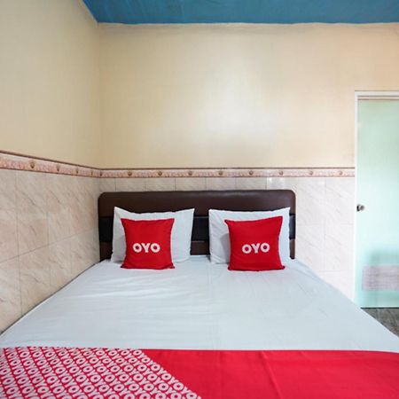 Oyo 927 Carina Hotel Claket Экстерьер фото