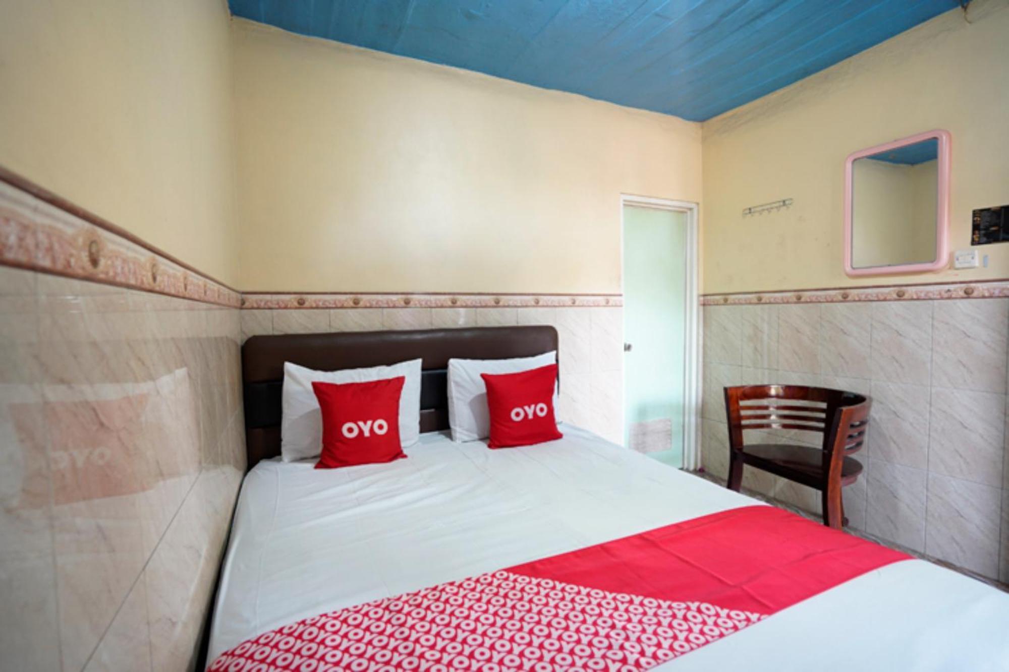 Oyo 927 Carina Hotel Claket Экстерьер фото