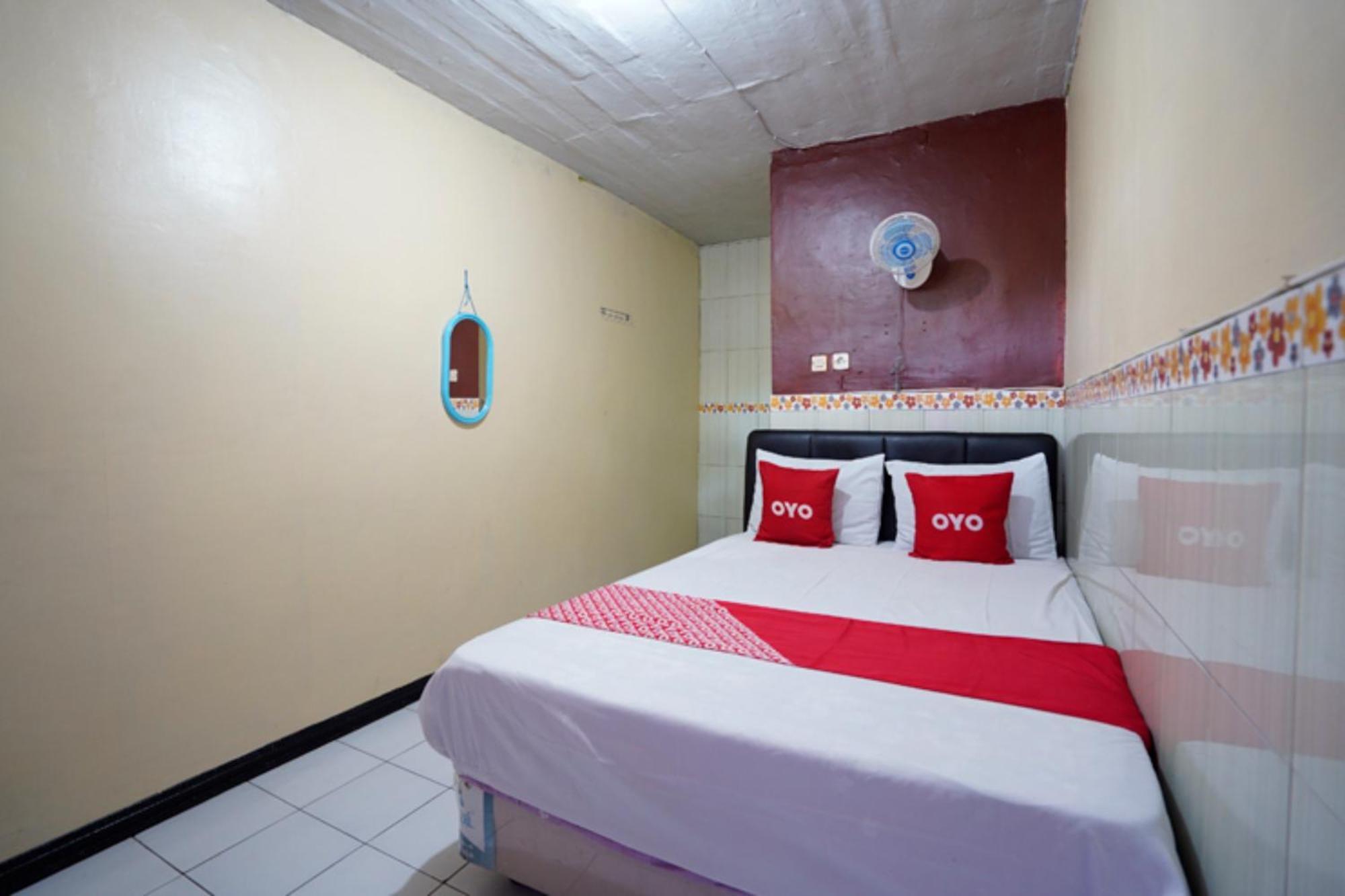 Oyo 927 Carina Hotel Claket Экстерьер фото